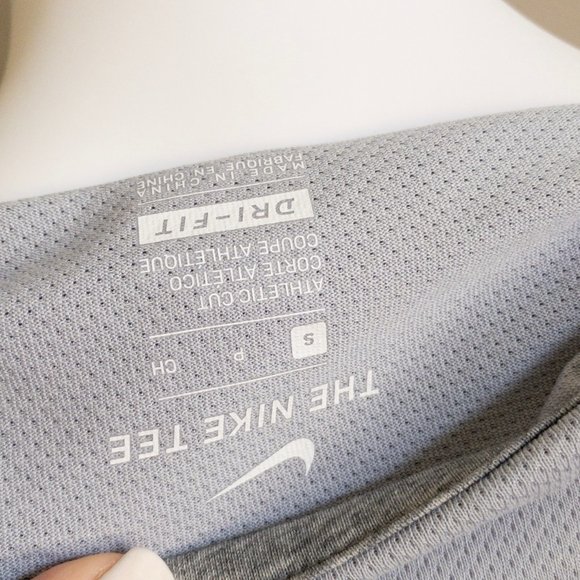 Nike Logo Dri Fit Sleeveless Tomboy Tank Top - Picture 4 of 7